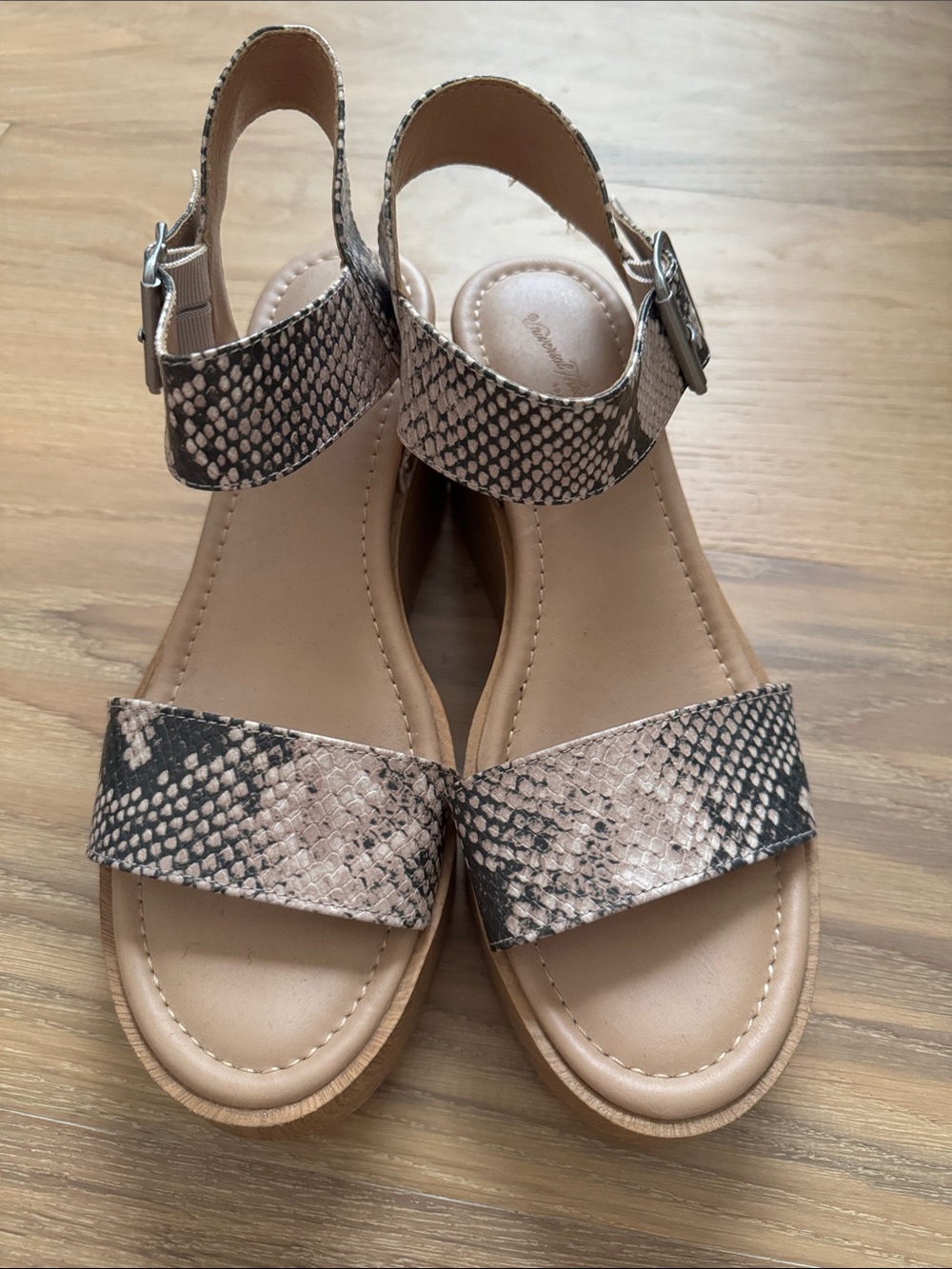 Universal Thread Platform Sandal